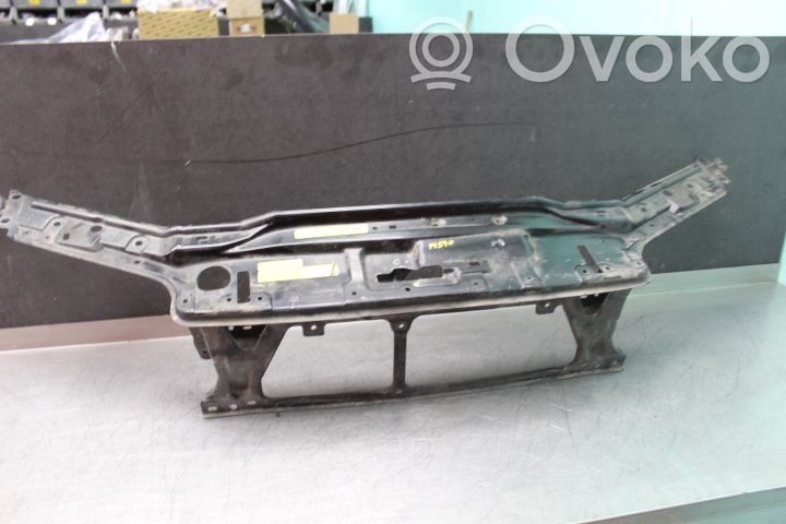 Volvo V70 Pas przedni 