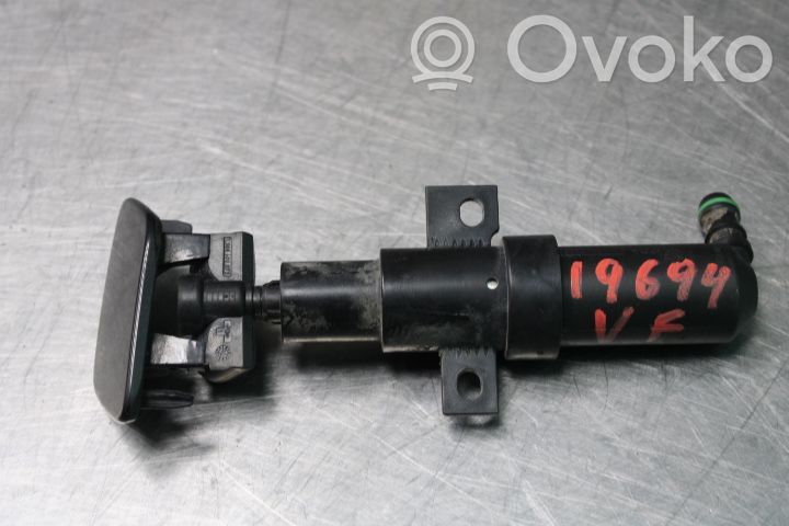 Volkswagen PASSAT B6 Ugello a spruzzo lavavetri per faro