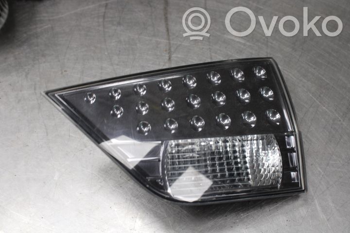 Mitsubishi Outlander Luci posteriori del portellone del bagagliaio 