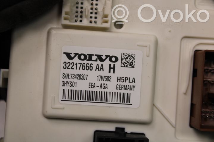 Volvo S90, V90 Ramka / Moduł bezpieczników 
