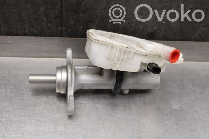 Opel Vivaro Pääjarrusylinteri 