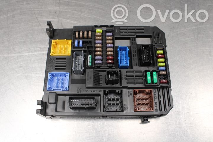 Opel Combo E Módulo de fusible 