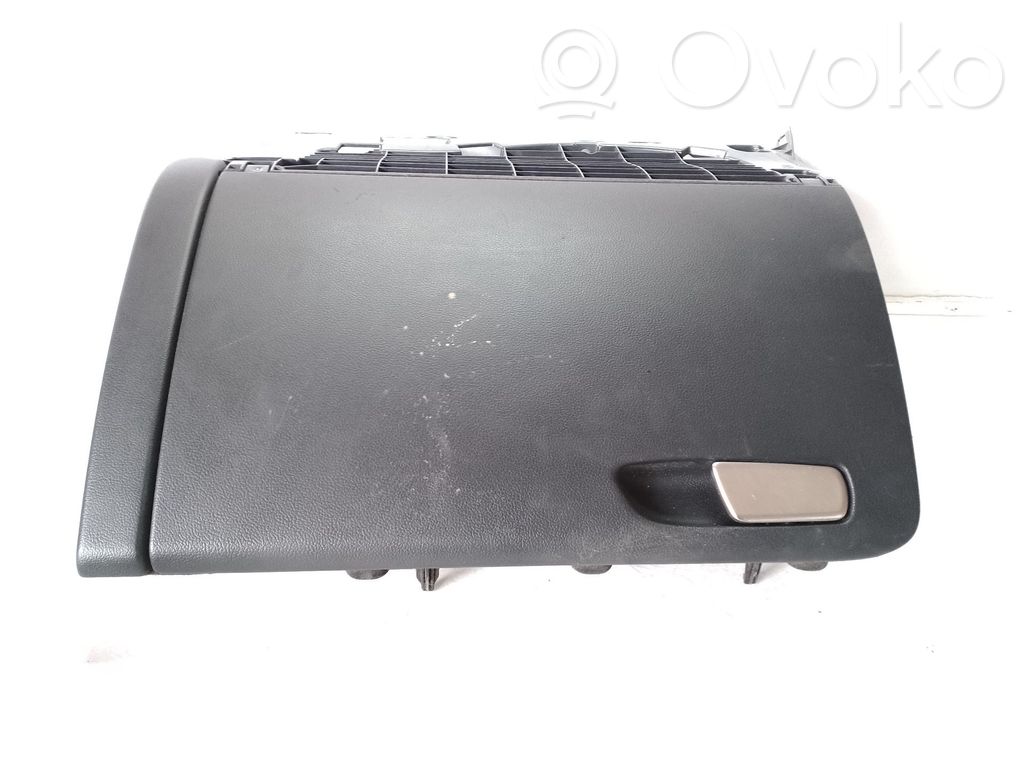 Guantera   8K1857104B