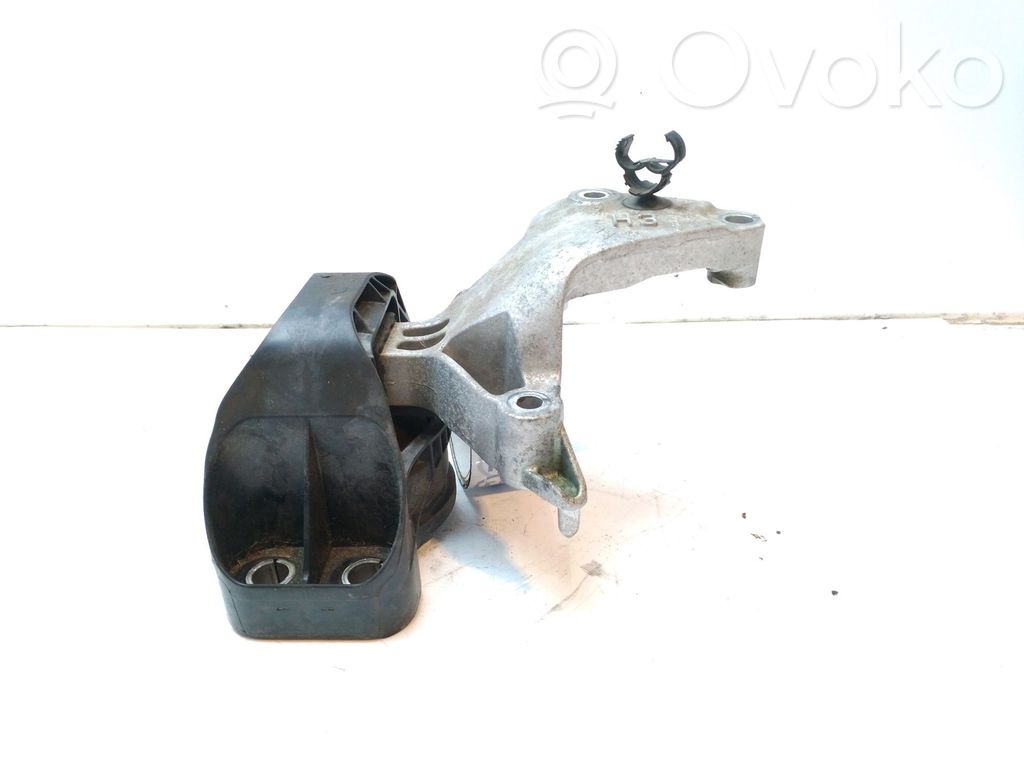 Renault Arkana Engine mount bracket 