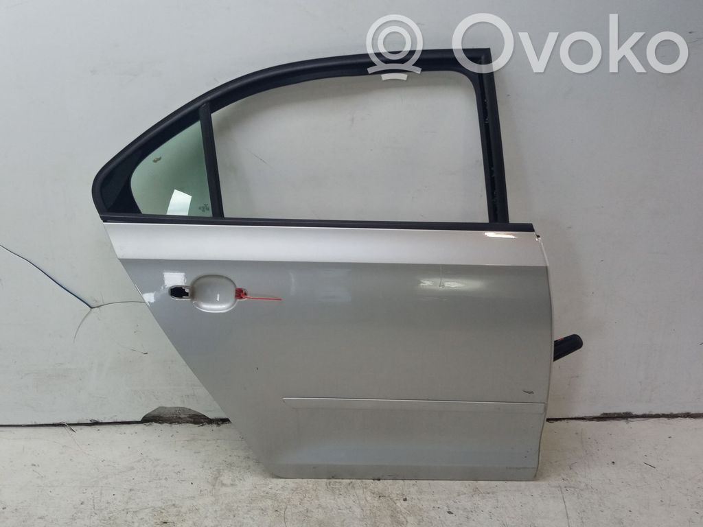 Puerta trasera   5JA833052C