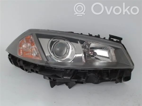 Renault Megane II Lampa przednia 