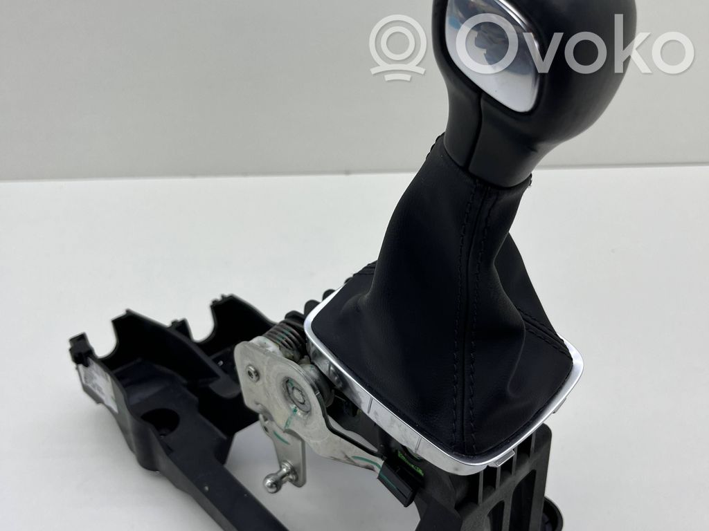 Volvo XC40 Lewarek zmiany biegów / górny 