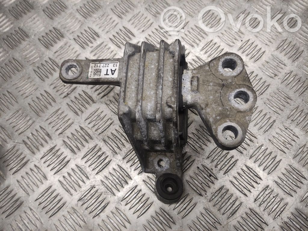 Opel Insignia A Engine mount bracket 