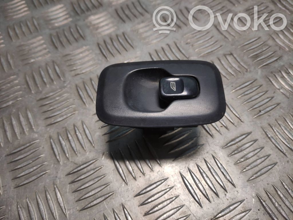Electric window control switch   8685288,04W103