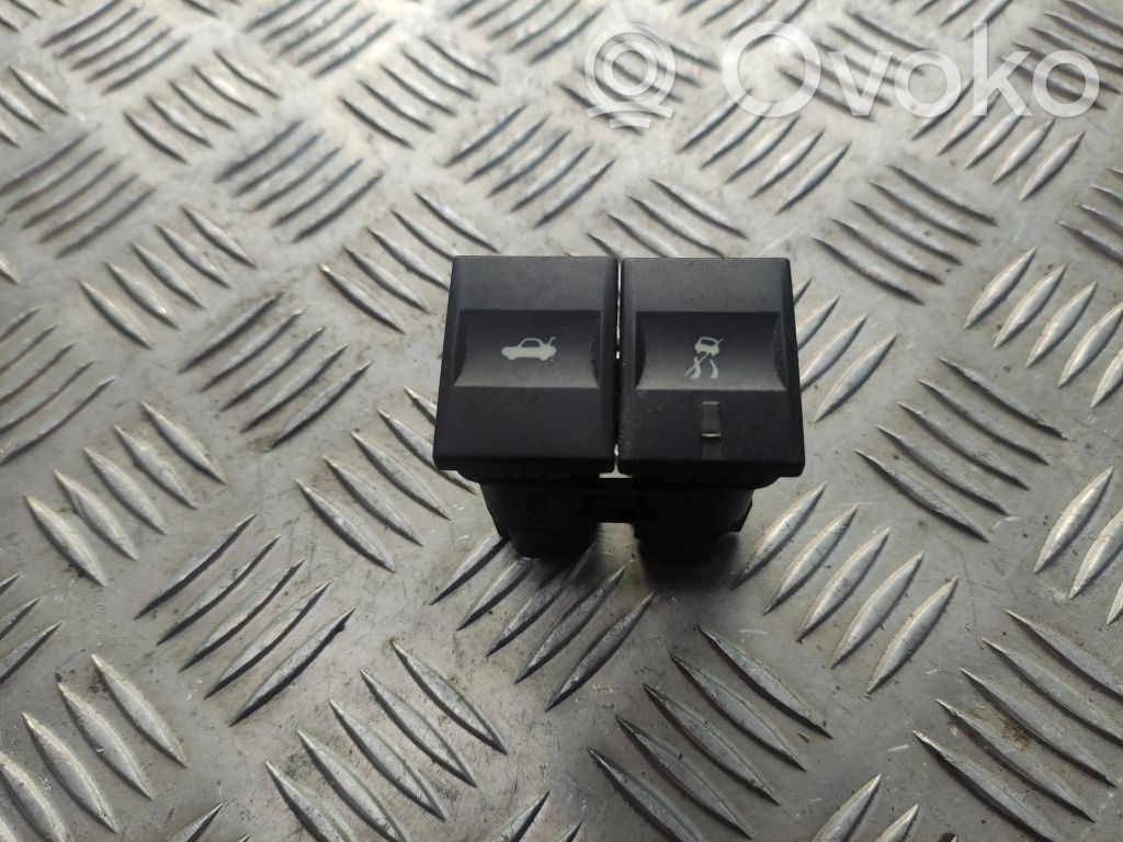 Ford Mondeo Mk III Tailgate opening switch 