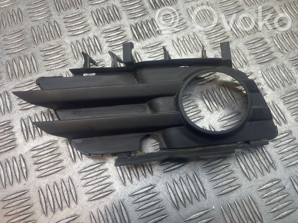 Opel Zafira B Moldura/rejilla de la luz antiniebla delantera 