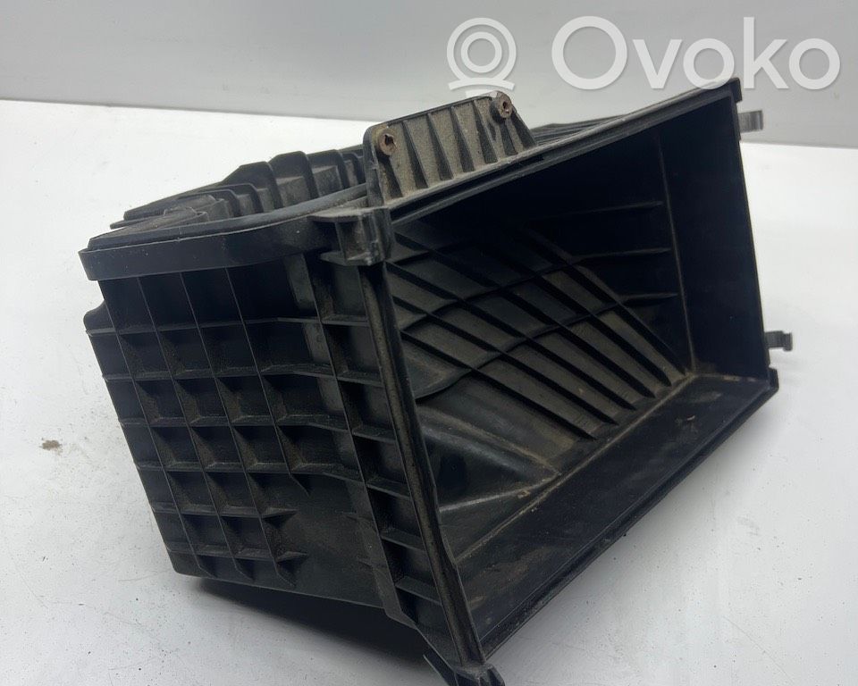BMW 7 E65 E66 Air filter box 