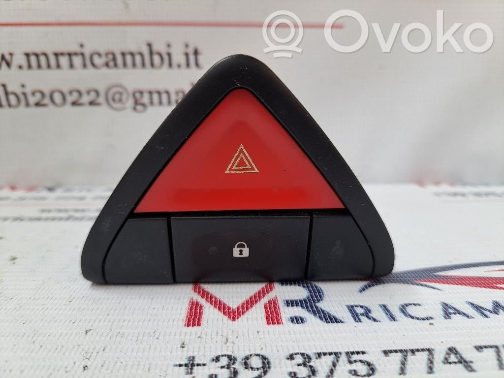 Przycisk centralnego zamka   68485JY00A,68485JY00A,M9R833