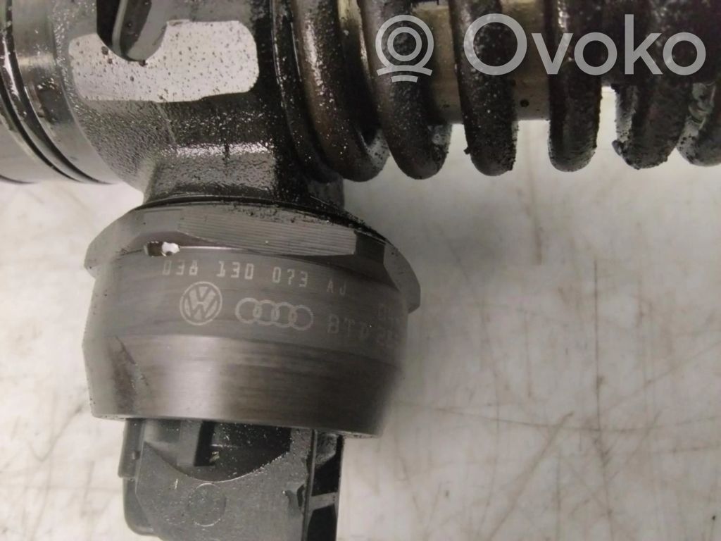 Inyector de combustible   038130073AJ