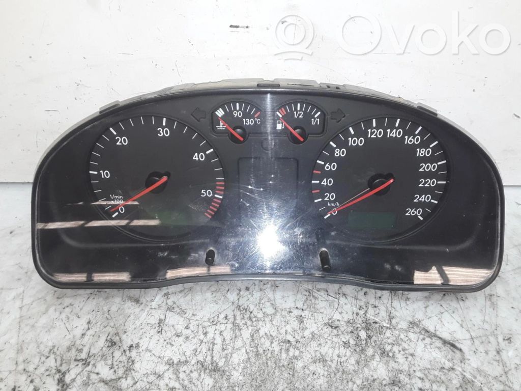Volkswagen PASSAT Tachimetro (quadro strumenti)