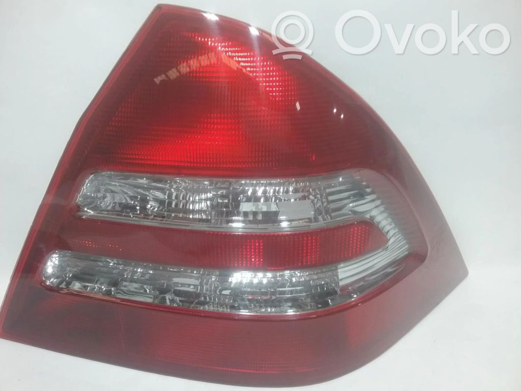 Mercedes-Benz C W203 Lampă spate în caroserie 