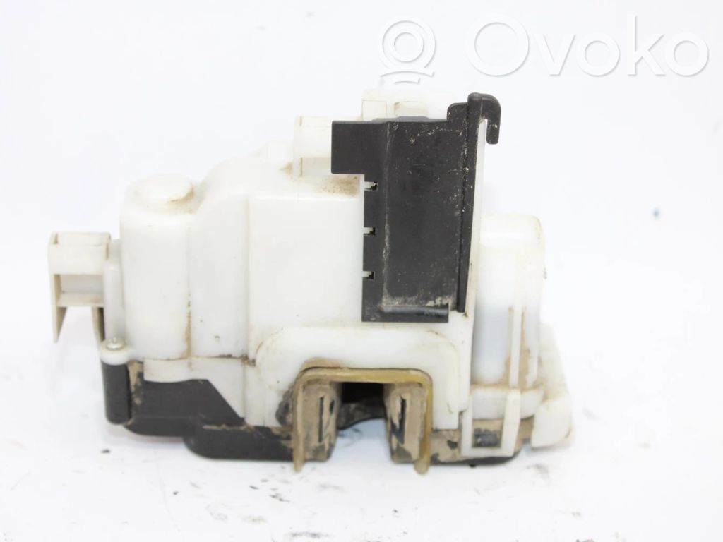 Opel Combo D Priekinė užrakinimo spynelė (prie rankenos) 
