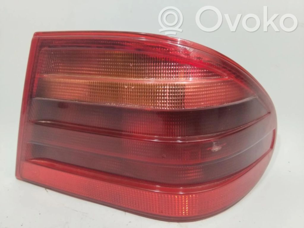 Mercedes-Benz E W210 Lampă spate în caroserie 