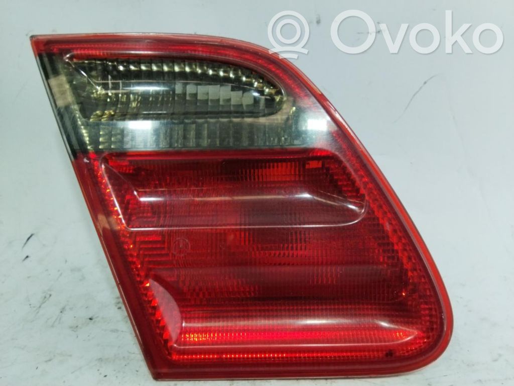 Mercedes-Benz E W210 Feux arrière / postérieurs 