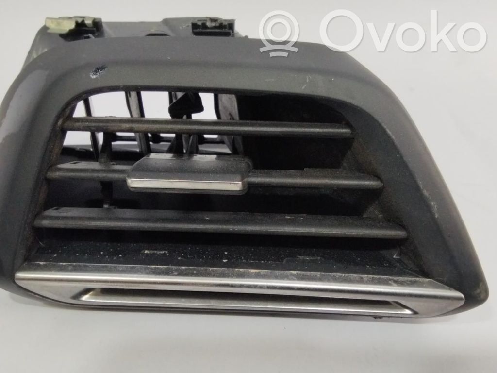 Peugeot 2008 I Rejilla de ventilación central del panel