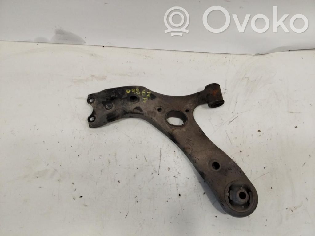 Toyota Auris 150 Braccio di controllo sospensione anteriore inferiore/braccio oscillante