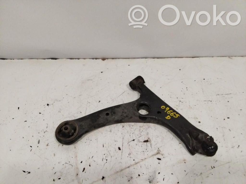 Toyota Corolla E120 E130 Dolny wahacz przedni 