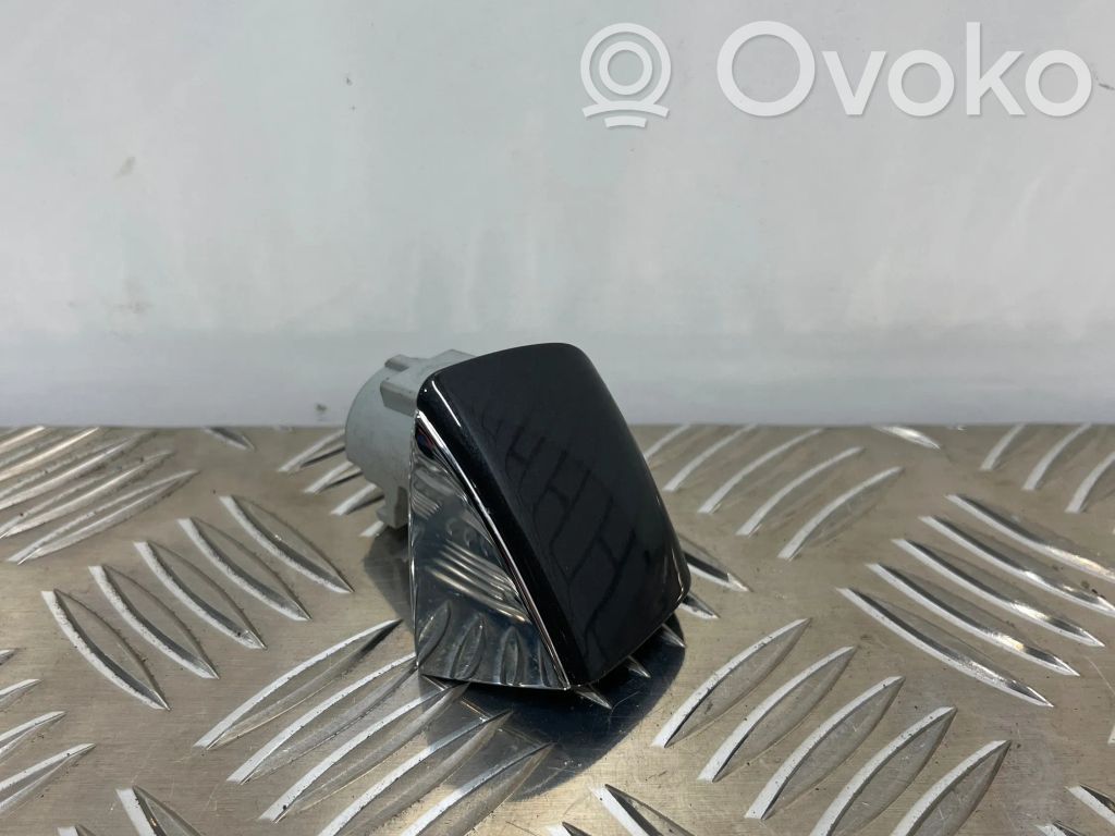 Osłona klamki drzwi tylnych   4H0837879B,LX7U