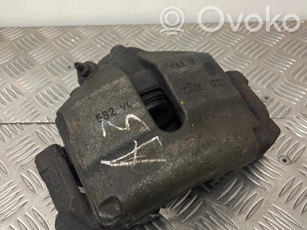 Audi A3 S3 8P Zacisk hamulcowy przedni 
