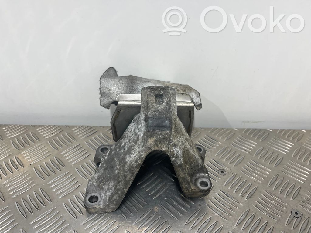 Audi Q5 SQ5 8R Engine mounting bracket 