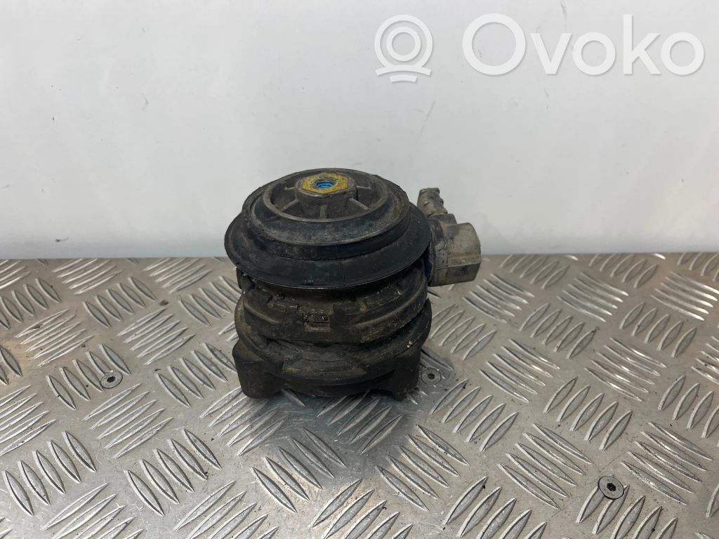 Audi A8 S8 D3 4E Engine mount bracket 