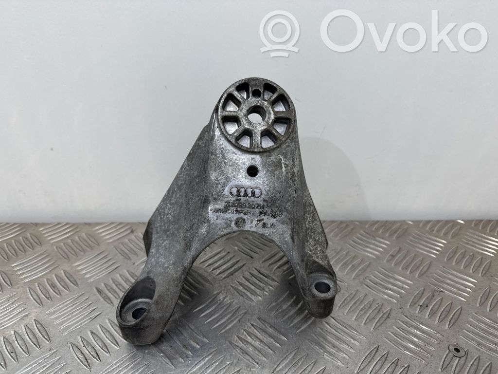 Audi Q7 4L Engine mounting bracket 