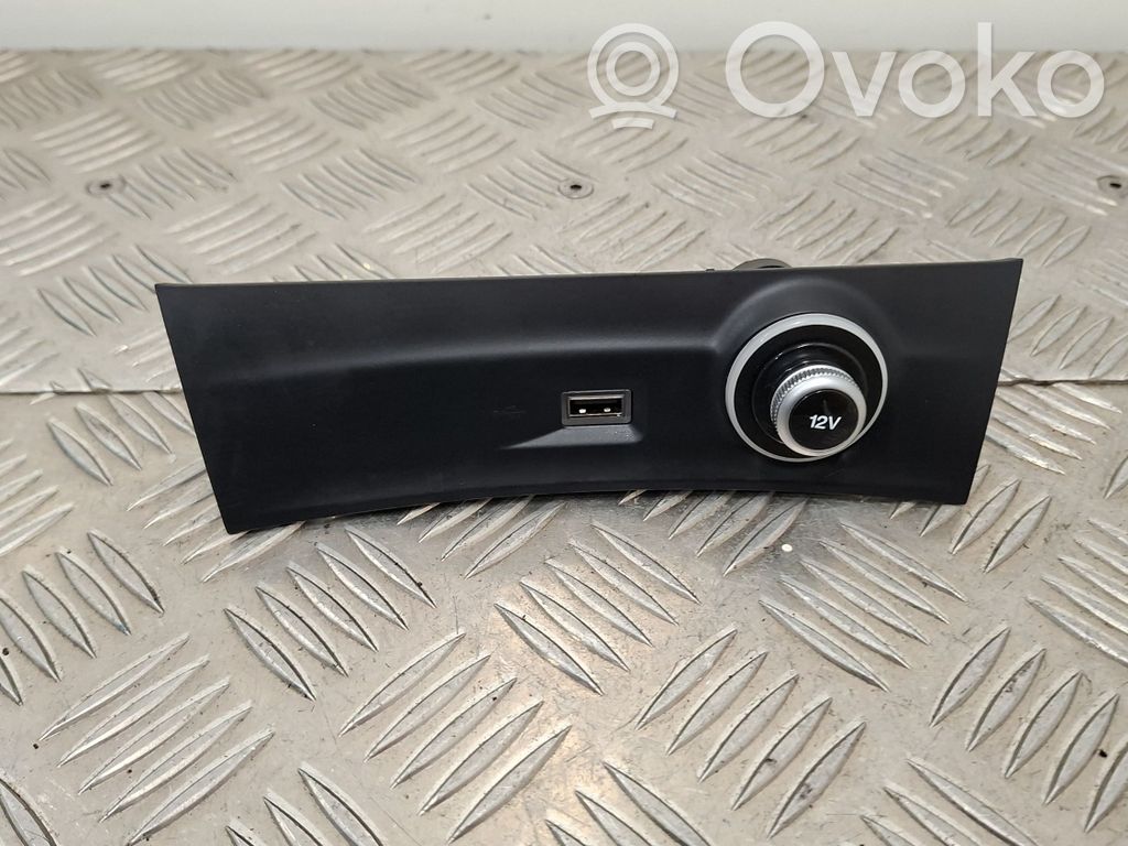 Alfa Romeo Stelvio Enchufe conector USB 