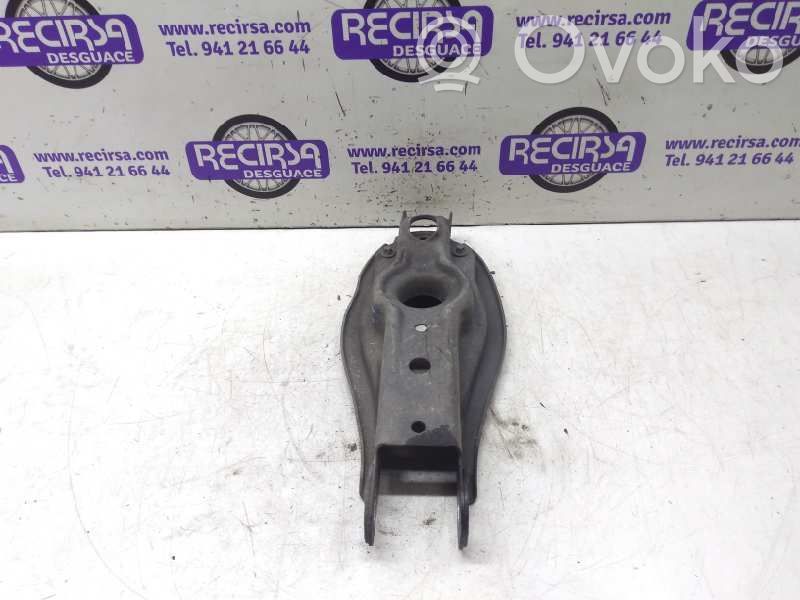Brazo de suspensión trasero   6772899