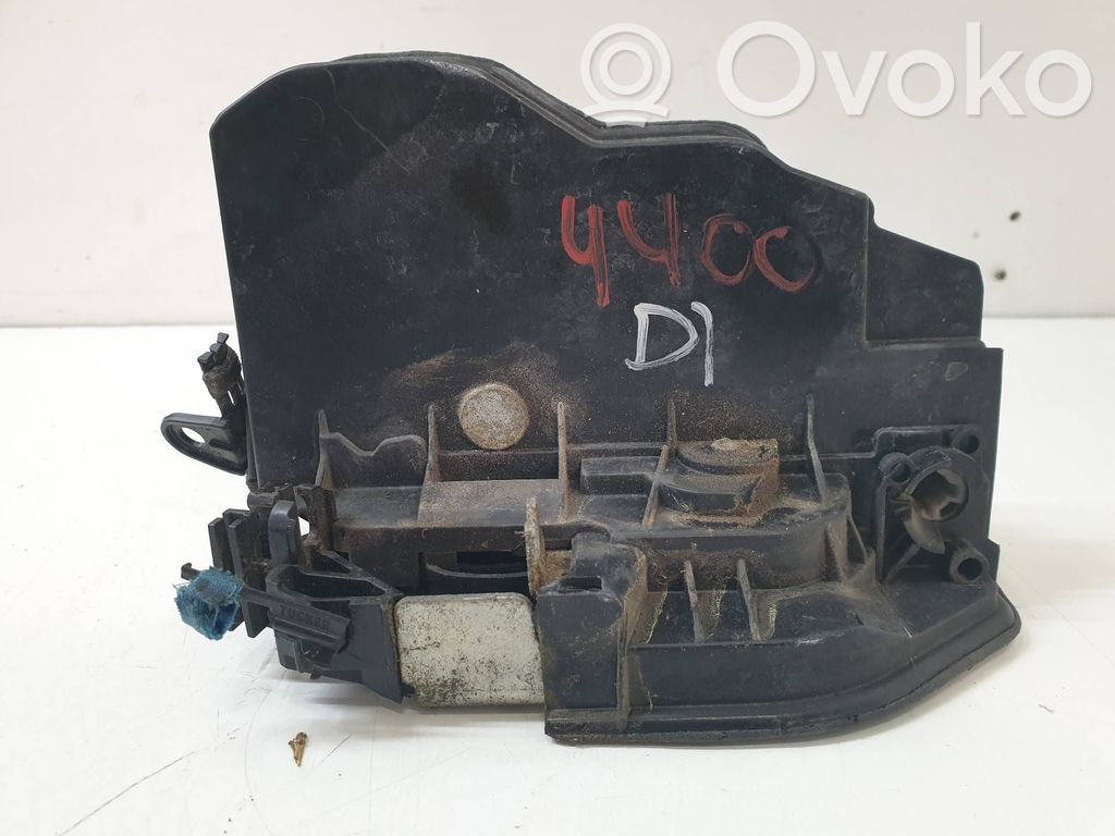 Priekšpusē slēdzene   7202149,BMWSERIE1