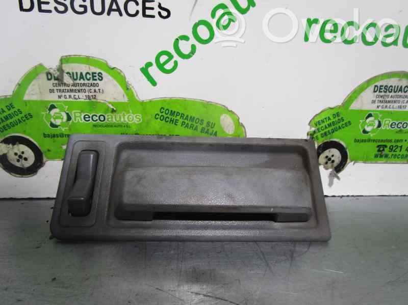 Nissan Serena Manecilla interna puerta trasera