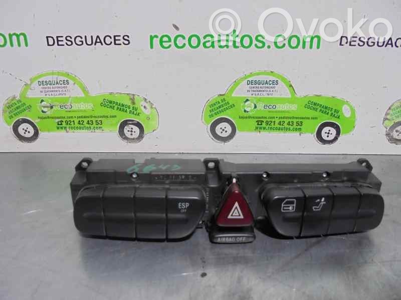 Mercedes-Benz C W203 Botón interruptor de luz de peligro