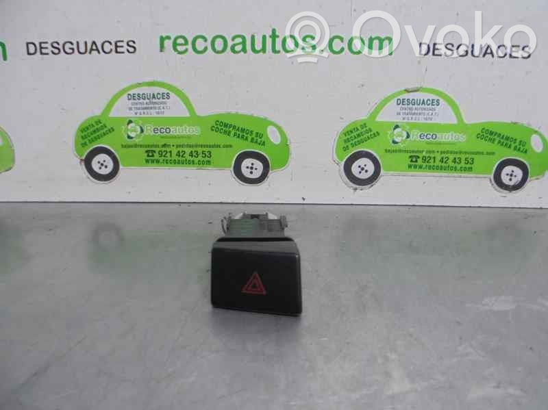 Mazda 5 Avārijas lukturu slēdzis