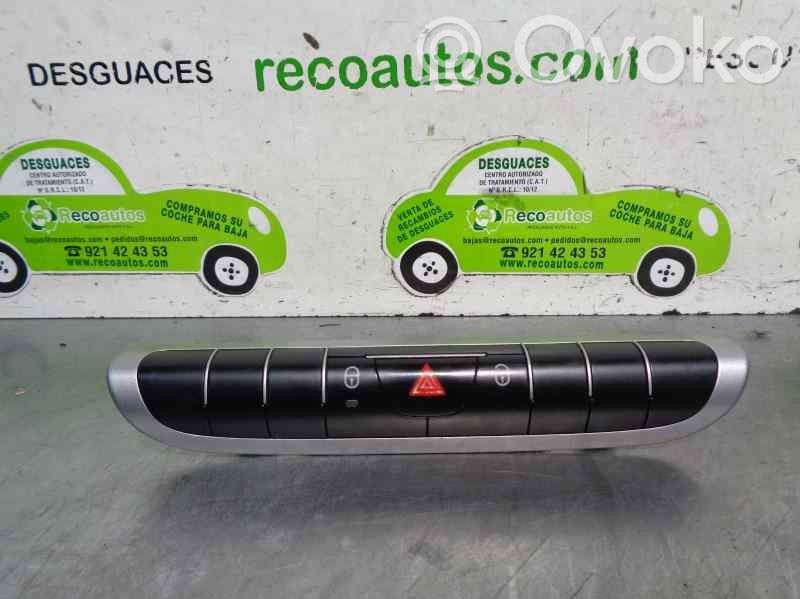 Smart ForTwo II Schalter Warnblinkanlage