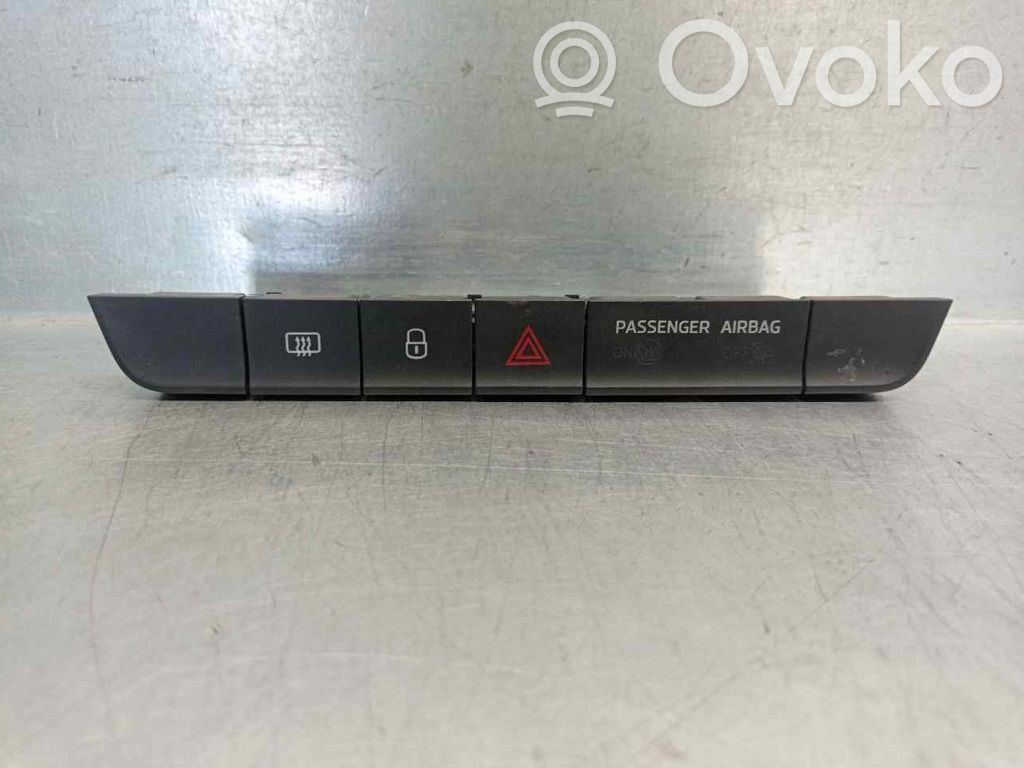 Skoda Fabia Mk3 (NJ) Botón interruptor de luz de peligro 
