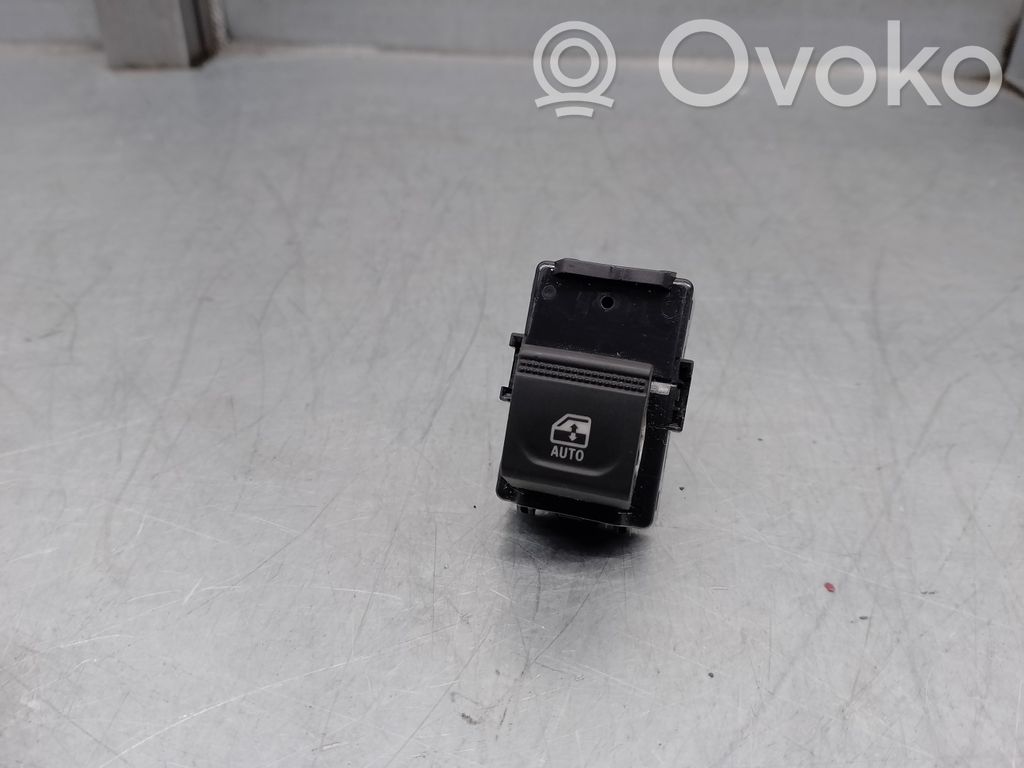 Renault Captur II Electric window control switch