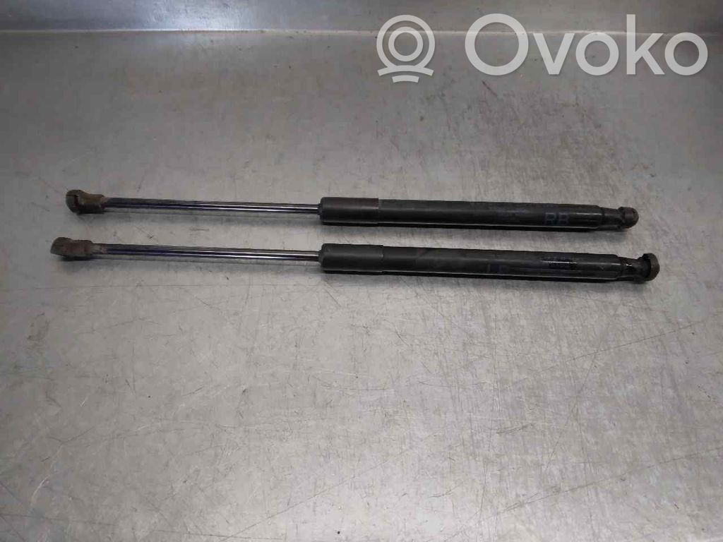 Toyota Yaris Amortizatorius galinio dangčio 