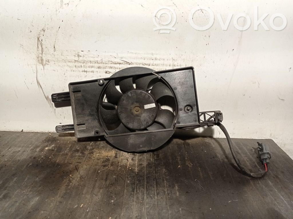 Ford Focus C-MAX Elektrisks radiatoru ventilators 
