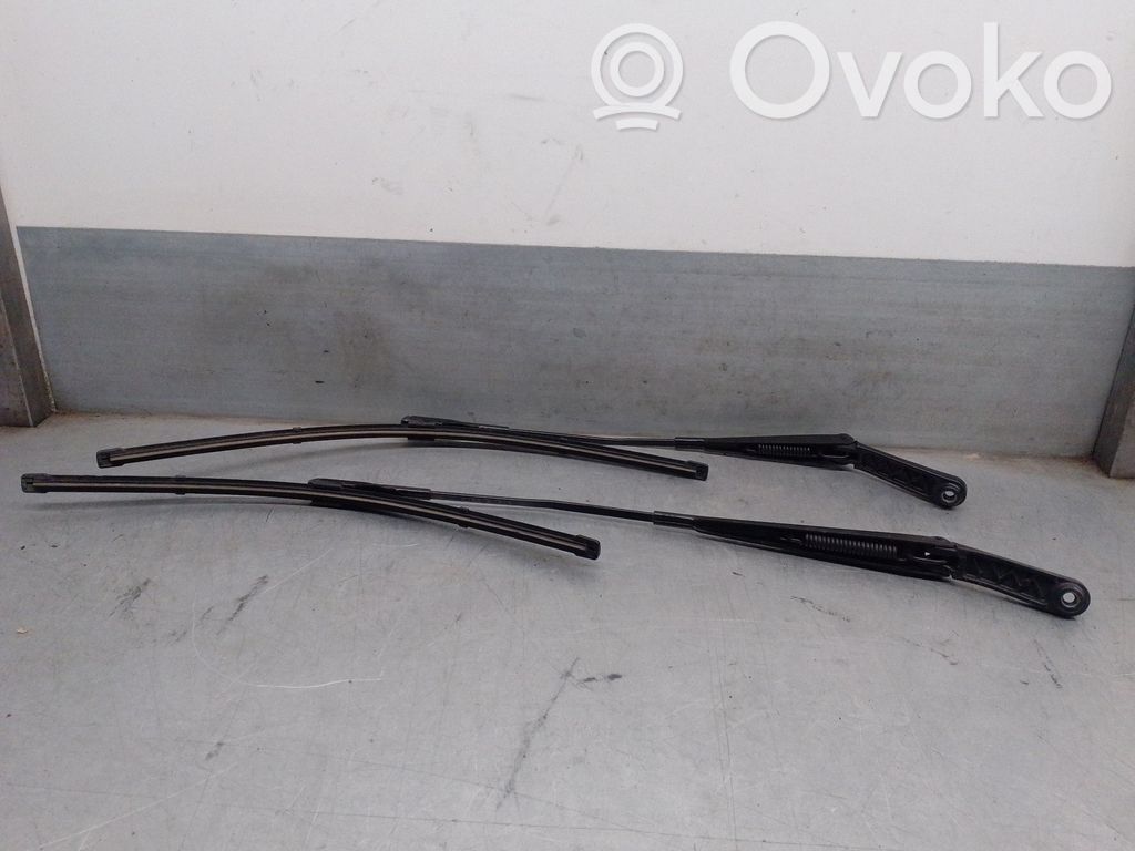 Audi Q3 8U Front wiper blade arm