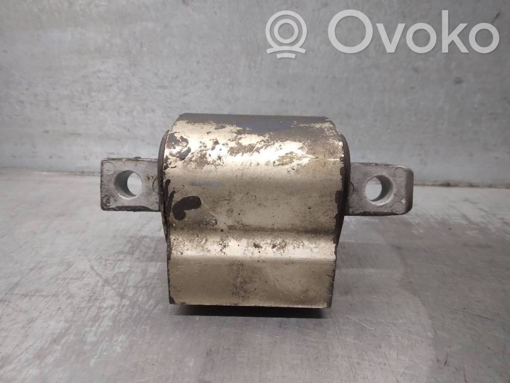 Mercedes-Benz E W210 Engine mount bracket 