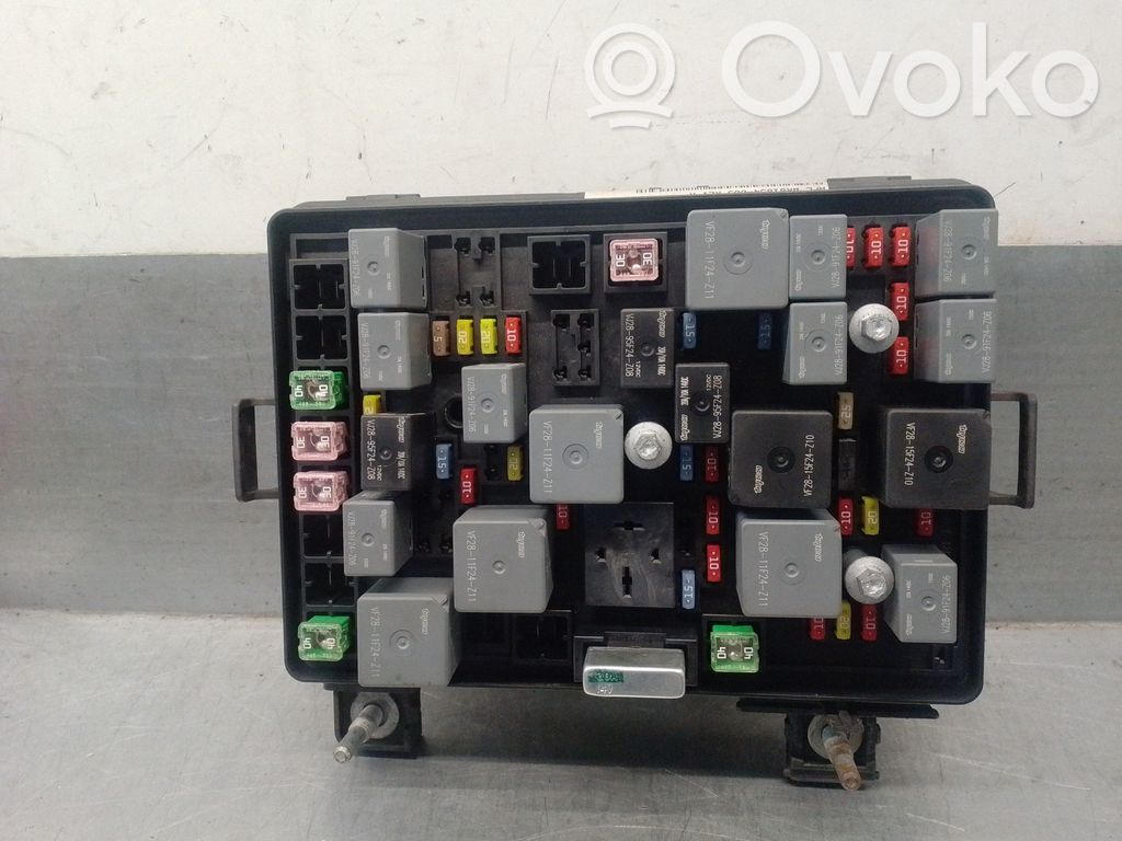 Chevrolet HHR Skrzynka bezpieczników / Komplet 