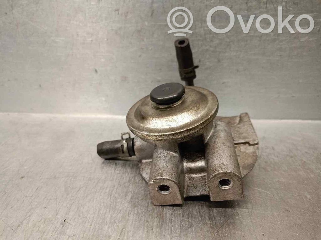 Mazda 3 I Sangle de réservoir de carburant