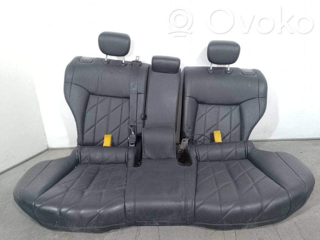 Infiniti FX Rear seat 