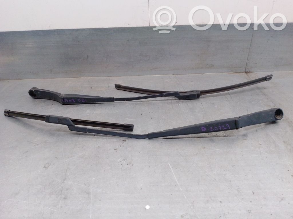 Hyundai i30 Brazo del limpiaparabrisas delantero