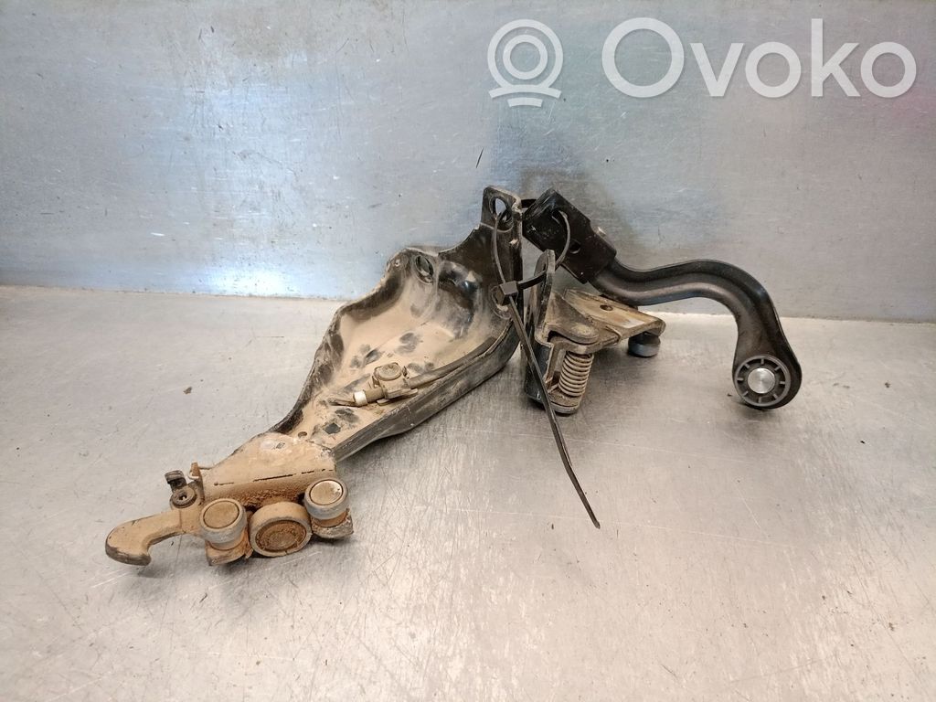 Peugeot 806 Takaluukun/tavaratilan sarana 