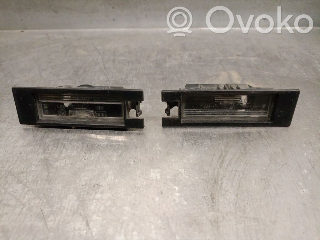 Opel Zafira B Éclairage de plaque d'immatriculation